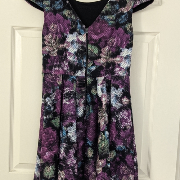 Betsey Johnson Purple Floral  Dress Size 6 - Picture 2 of 2